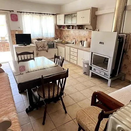 Holiday home Traditional House With Fresh Vegetables Garden Pigadhakia