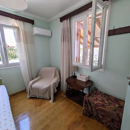 Traditional House With Fresh Vegetables Garden Holiday home
